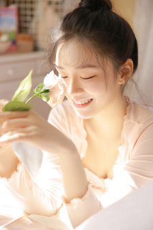 美女老师爱上我免费看